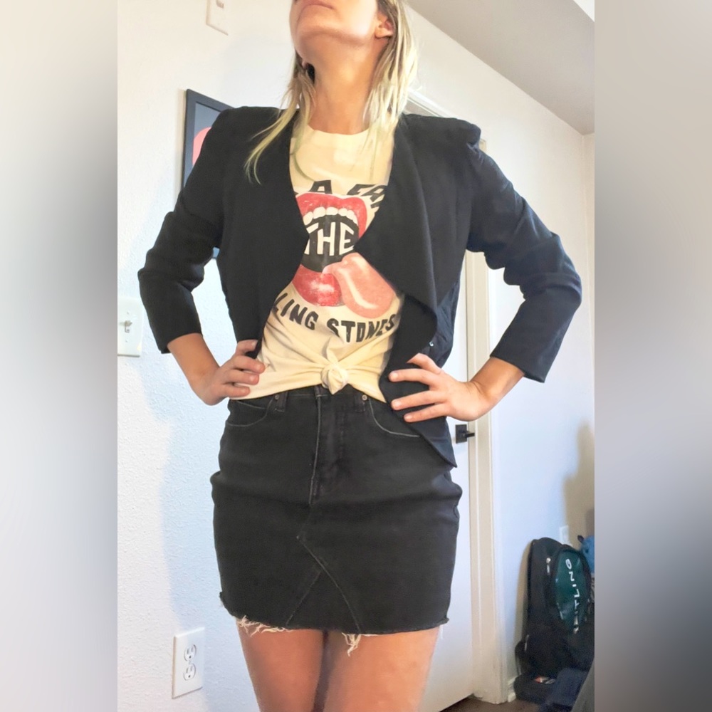 Cropped, Black, Light-Weight, Pocketed, Blazer